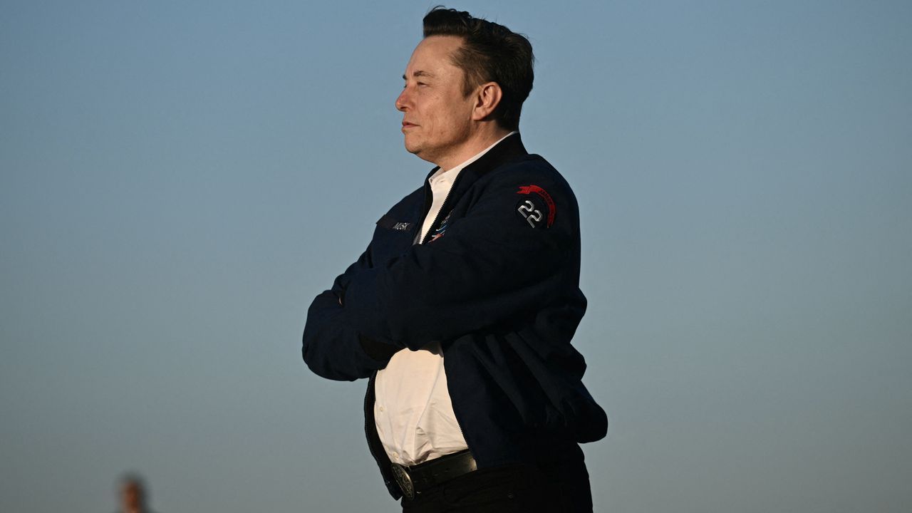 Featured image Elon Musk gets FTC greenlight to buy Mesh Optical for AI