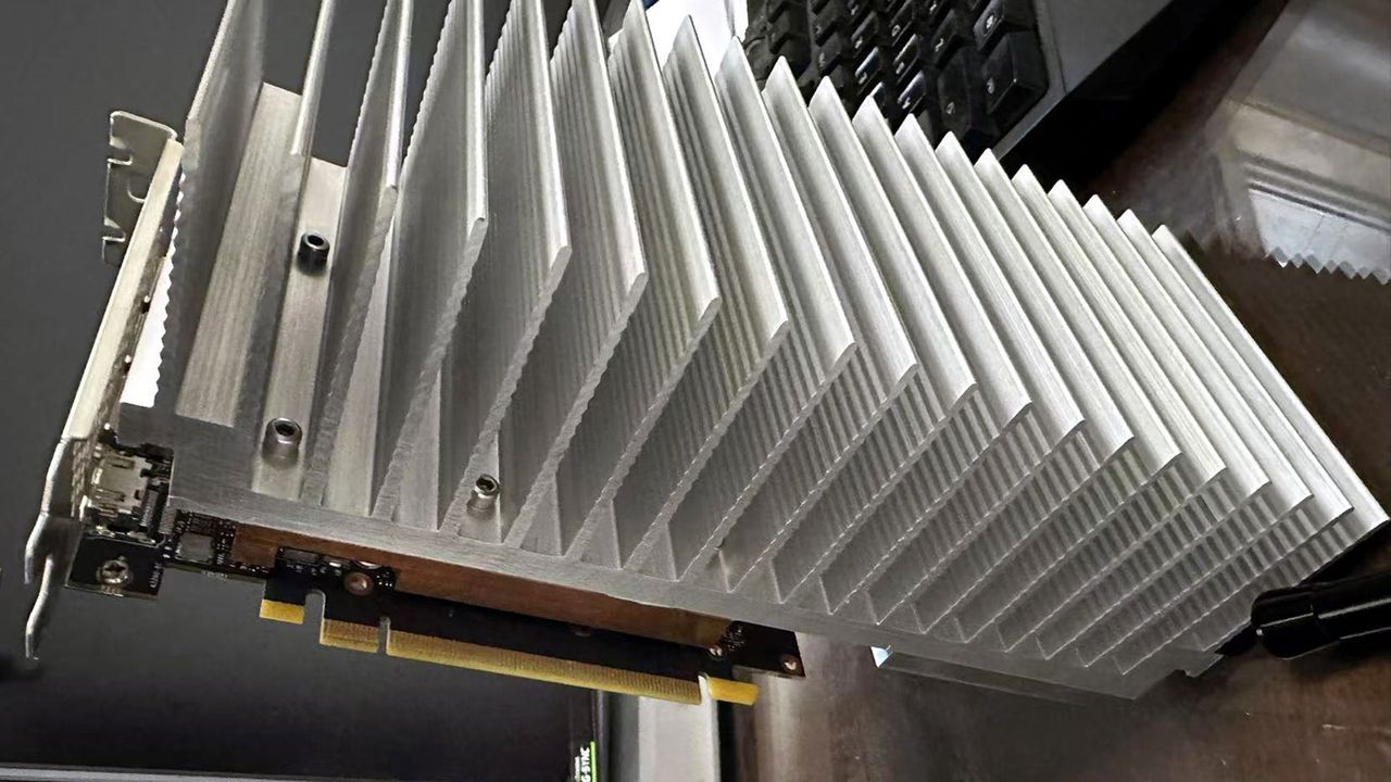 Featured image PC modder bolts heatsink to RTX 4060 for convection cooling