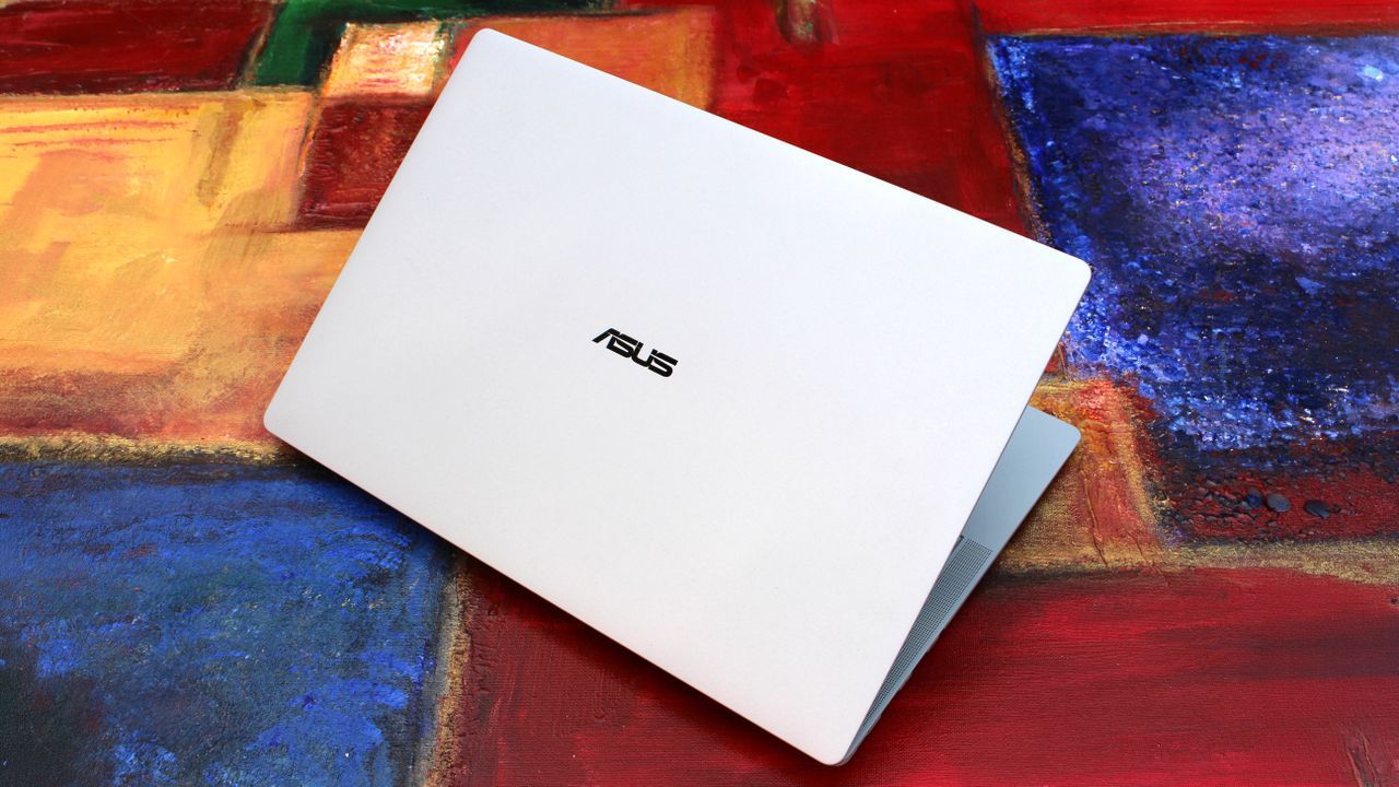 Featured image ASUS flagship laptop Exciting power versus high price