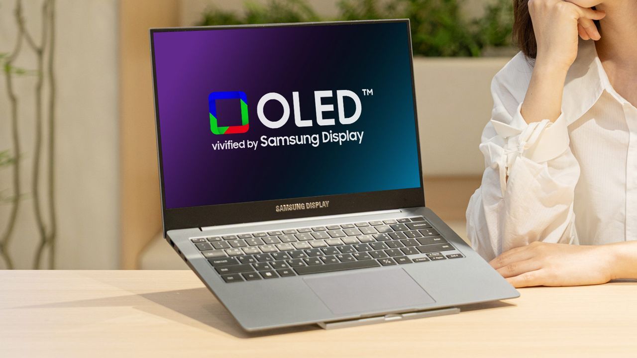 Featured image Samsung powers nextgen 1600 nit OLED laptop displays