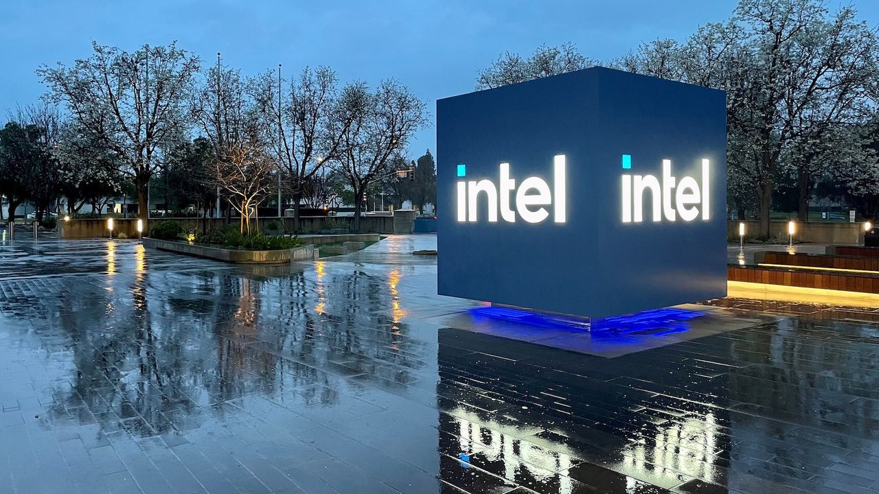Featured image Intel targets 14A mass production by 2028 amid sales growth