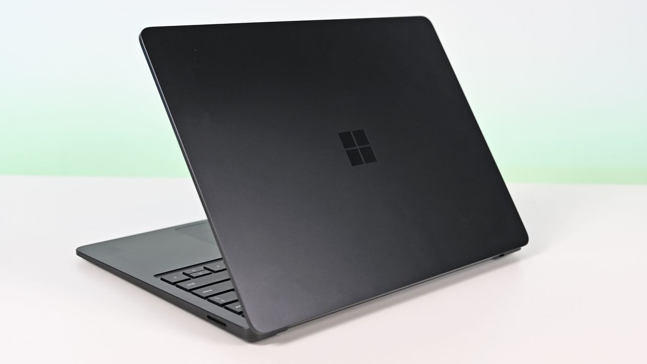 Featured image This Surface supports Windows 11s best new feature