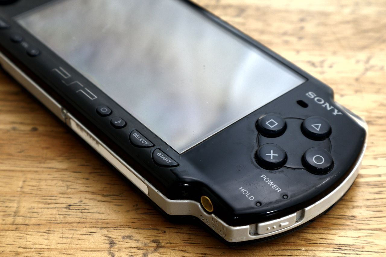 Featured image Custom Rust engine runs CS clone at 60 FPS on PSP and Vita