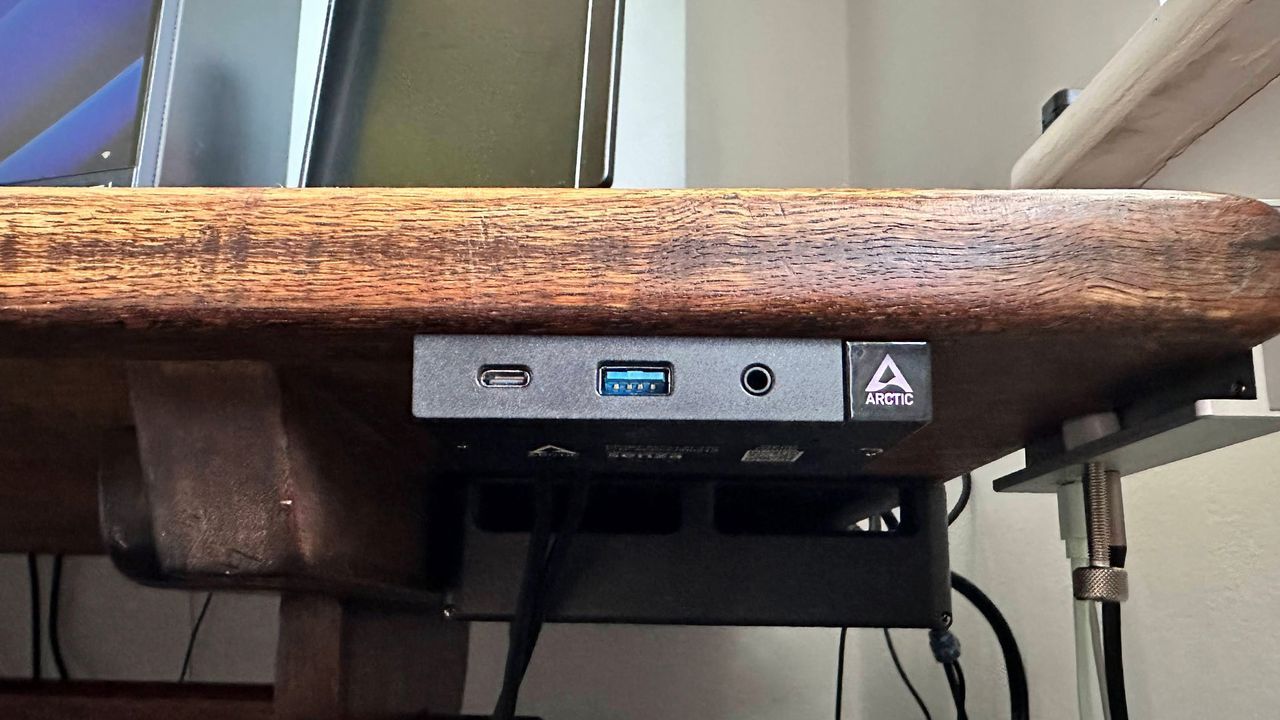 Featured image Arctic Senza AI 370 Stealthy underdesk fanless design review