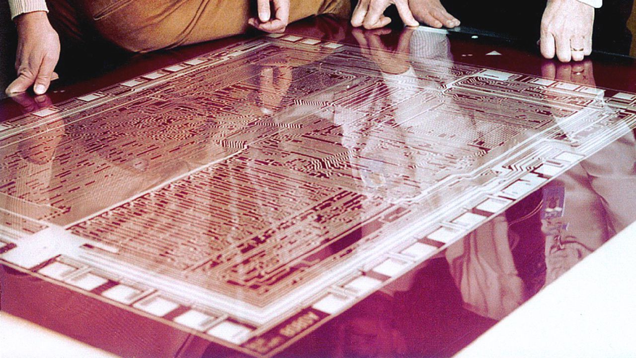 Featured image Mask reveals 5000 transistors of fabled Intel 8080 CPU layout
