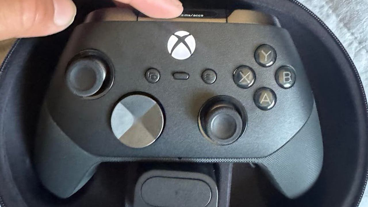 Featured image Leaked prototype Xbox Elite controller images removed