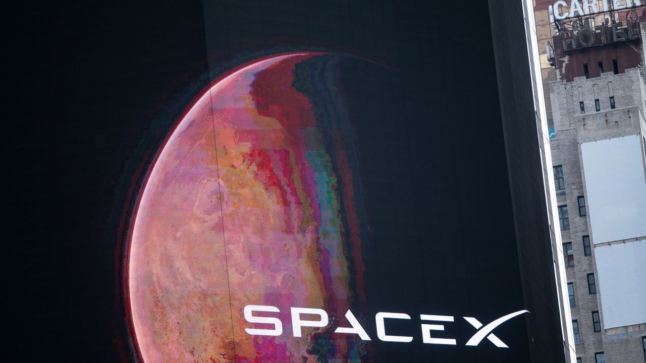 Featured image Elon Musk xAI targets 7x data center growth and 500B revenue