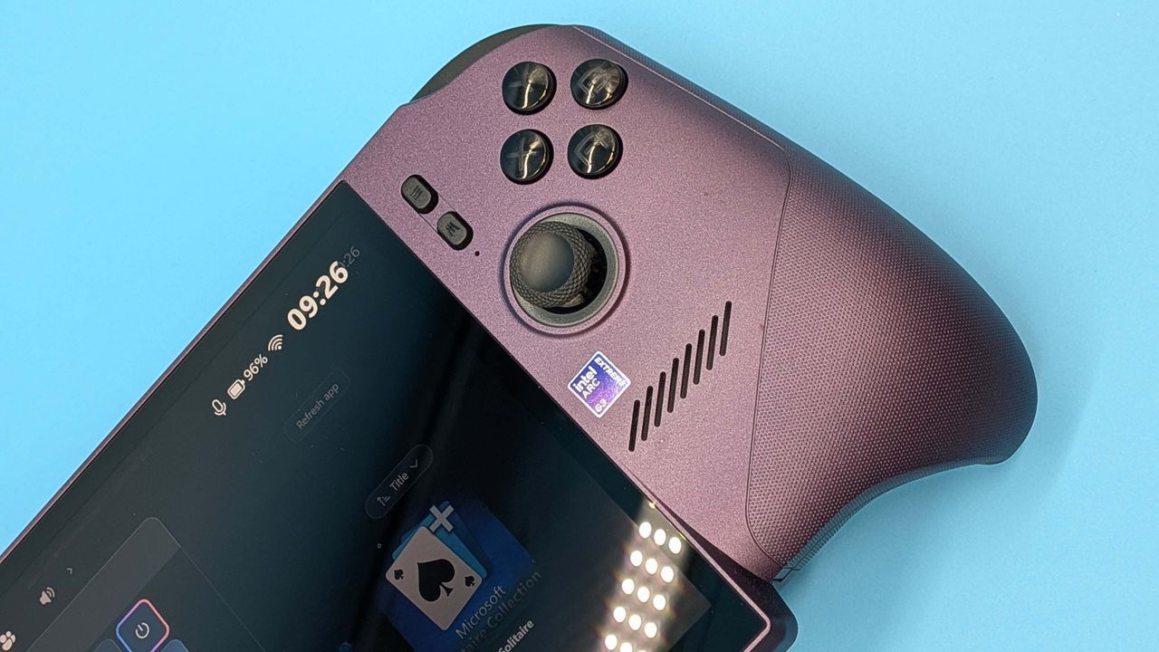 Featured image Intels handheld chip Cheap or Fast enough