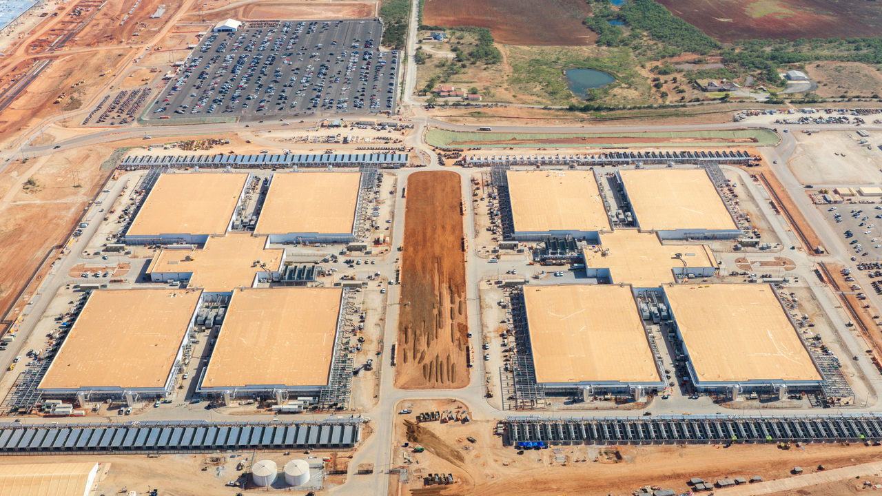 Featured image AI data center backlash over illegal turbines and massive LNG tank