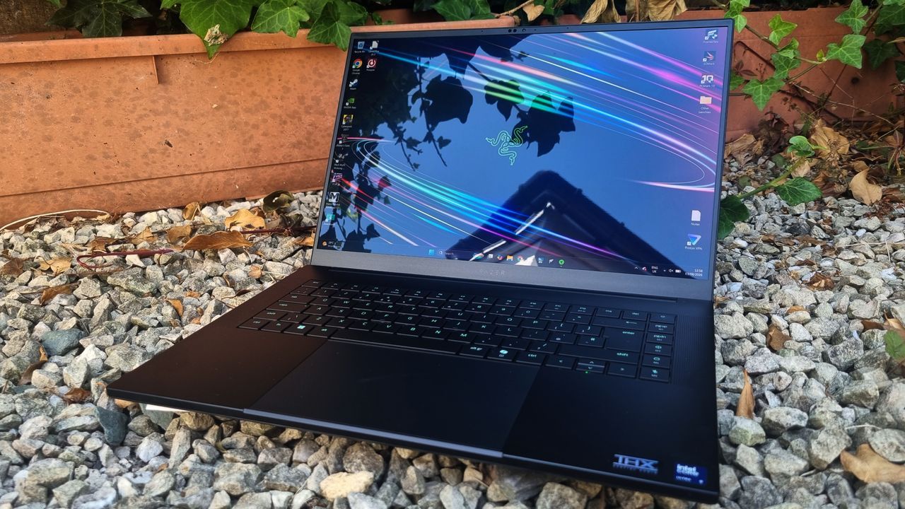 Featured image Razer Blade 16 2026 Visuals and Performance Review