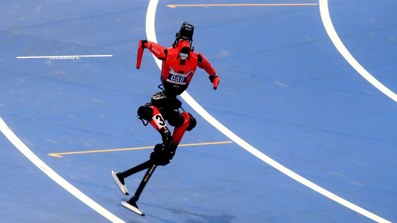 Featured image Robots shatter Bolts record and crash into foam