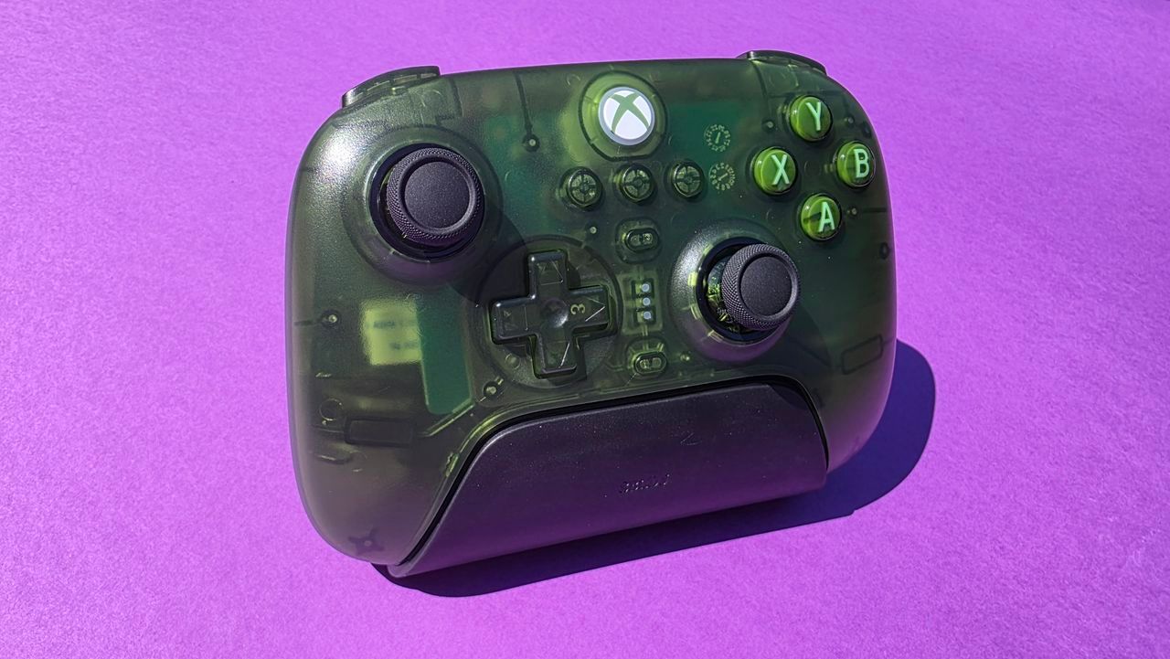 Featured image 8BitDo controller punches above price but misses couch crowd