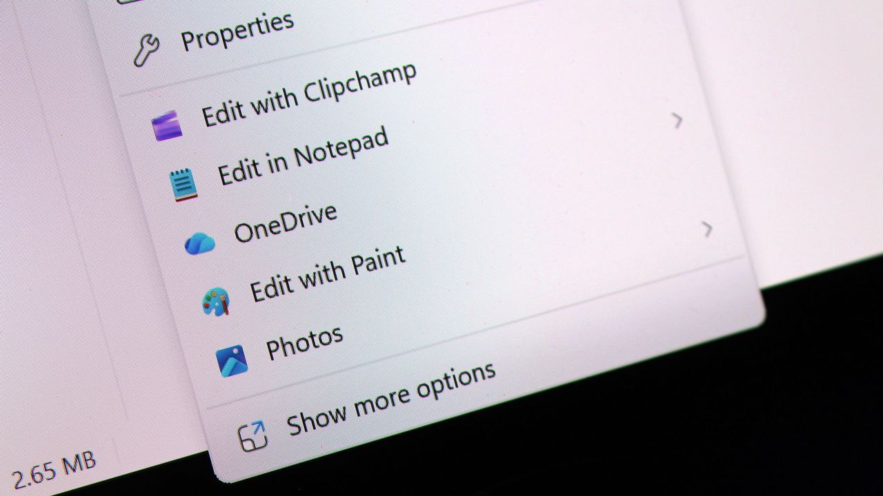 Featured image Restore Windows 10 style menu layouts in Windows 11
