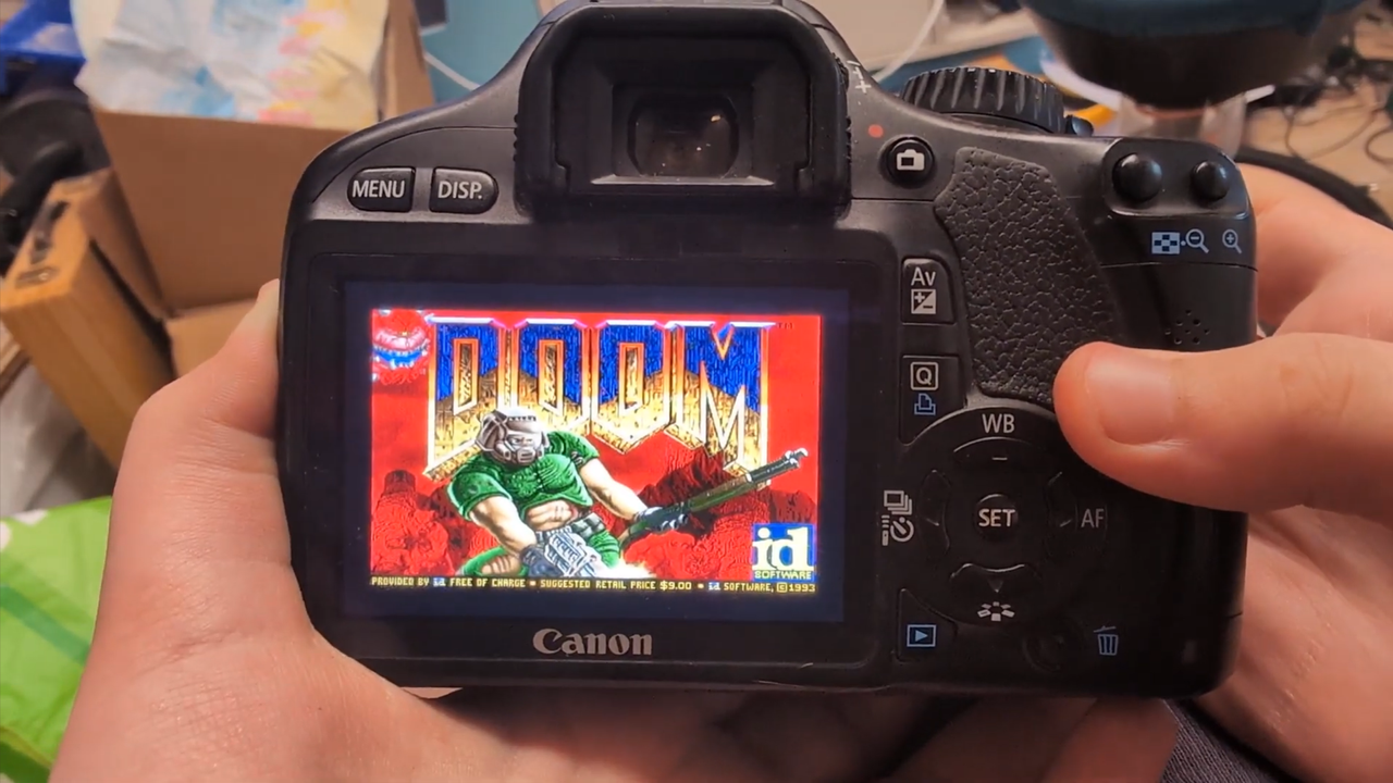Featured image Play Doom with your DSLR camera and TFT display