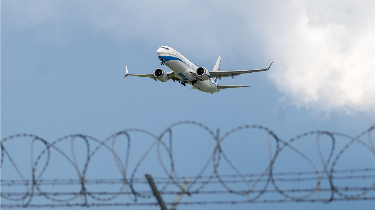 Featured image Coin device hijacks Boeing flight controls