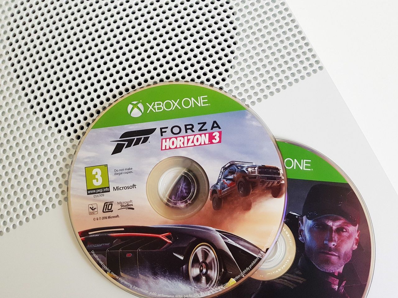 Featured image Xbox CEO challenges disc backlash Helix plans