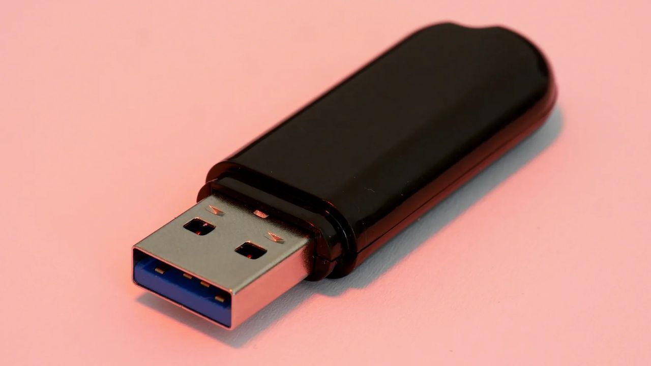 Featured image Stealth USB hides encrypted data behind a decoy drive
