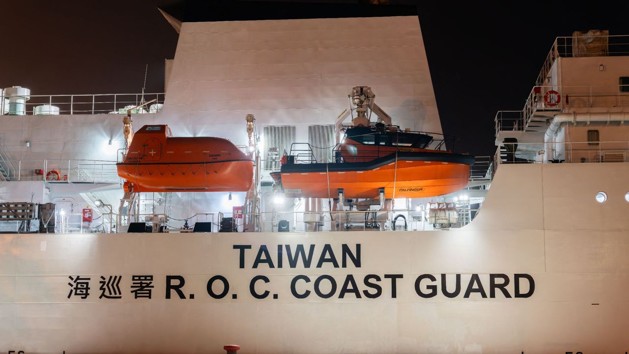 Featured image Chinese ship lurks over TaiwanUS undersea cables