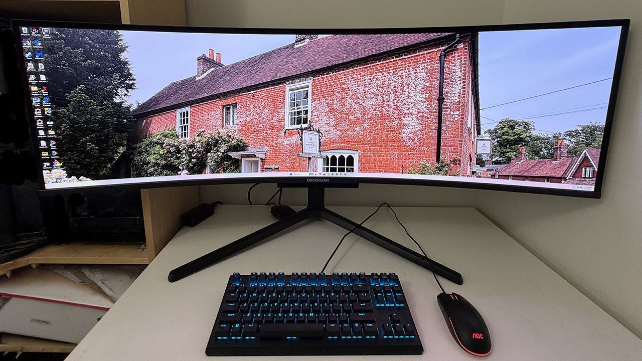 Featured image Dual QHD OLED gaming monitor no divider