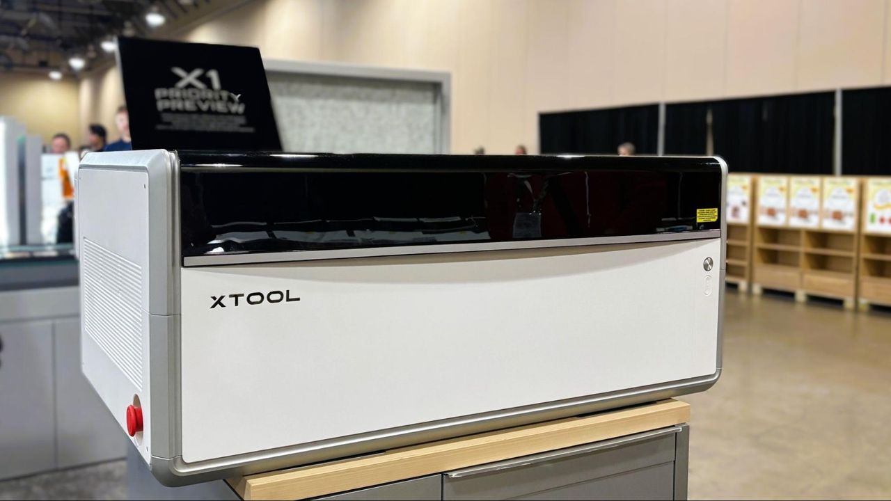 Featured image xTools modular laser supports CO2 Diode UV Fiber and MOPA