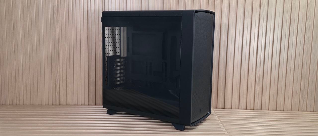 Featured image Fractal Summit wood accents premium but only in white or black