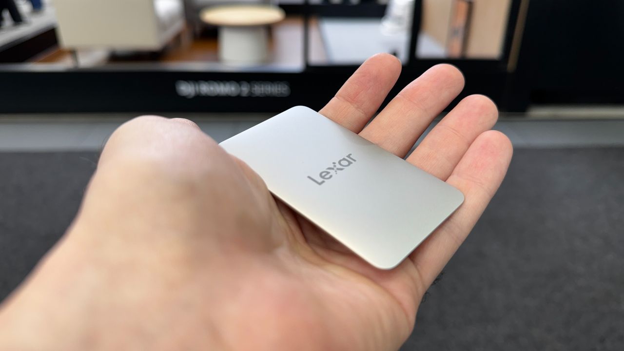 Featured image Lexar achieves the worlds thinnest portable SSD 015inch design