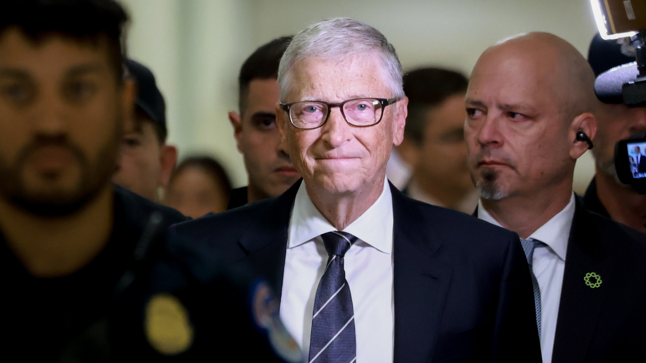 Featured image AI is alien intelligence Bill Gates warns world governments
