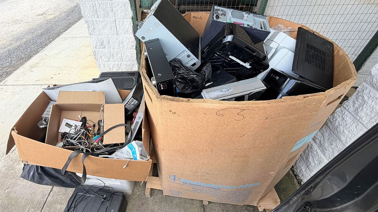 Featured image Dumpster diver builds Proxmox server from recycled ewaste