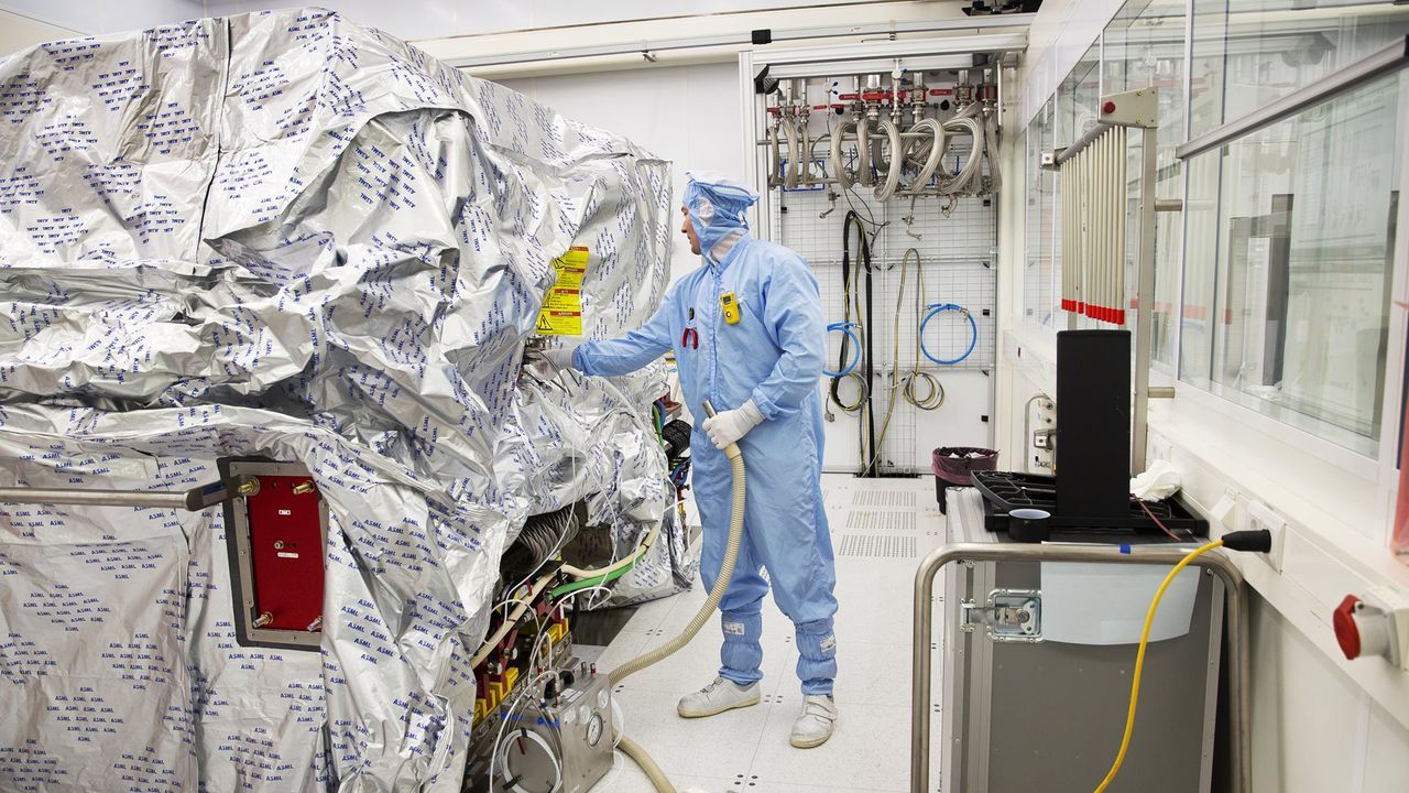 Featured image Chinas EUV lags ASML 2004 claims semiconductor gap