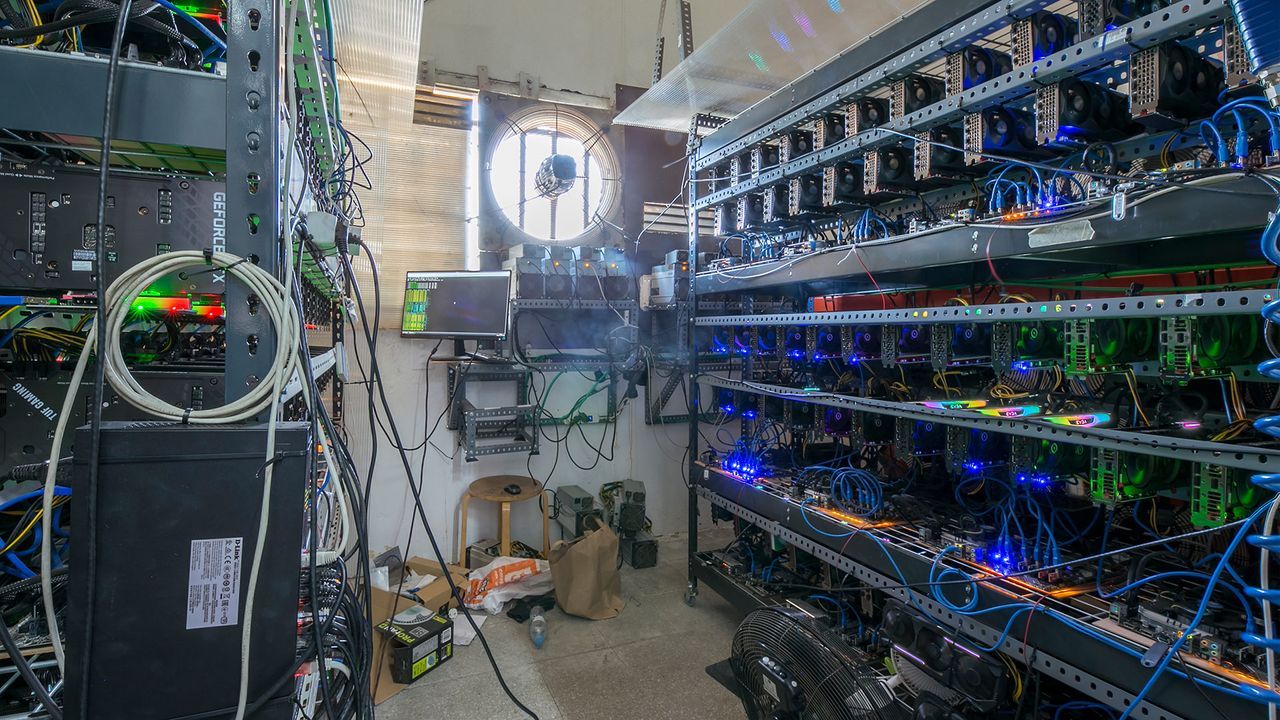 Featured image Mexican cartel crypto farm seized in mountain raid 300 GPUs and power systems
