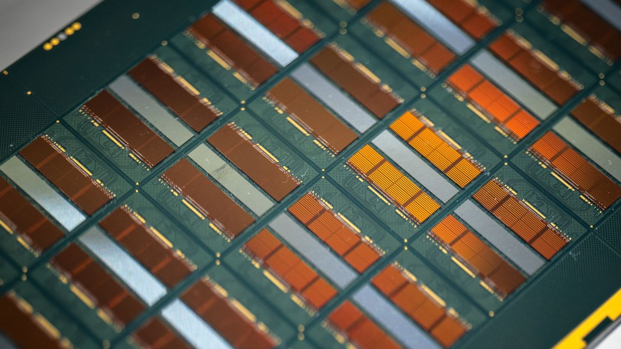 Featured image Hybrid bonding stacks memory directly to processor for edge AI